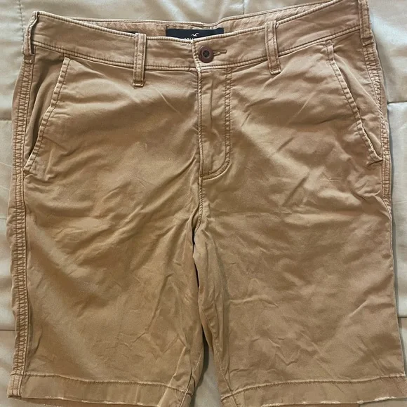 Mens button up khaki shorts from Hollister. Size waist 30